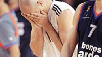 Herreros oculta su rostro. El real Madrid para llorar