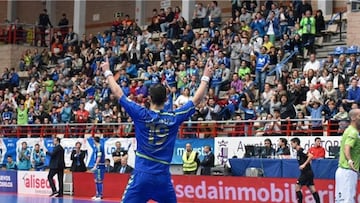 Cardinal celebra un gol en Torrejón.