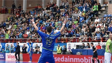 Cardinal celebra un gol en Torrej&oacute;n.