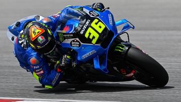 Mir pilota durante la primera jornada de test en Sepang.