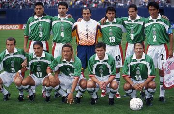 Partido clasificación para Corea-Japón, Estadio Azteca, 03 de septiembre 2000.
Óscar Pérez, Francisco Palencia, Ramón Ramírez, Gerardo Torrado. . .