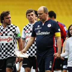 Fernando Alonso scores Messi type lovely free kick in F1 match