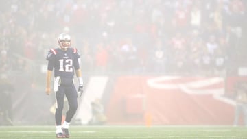 FOXBORO, MA - OCTOBER 22: Tom Brady #12 of the New England Patriots looks on during the second half against the Atlanta Falcons at Gillette Stadium on October 22, 2017 in Foxboro, Massachusetts. Maddie Meyer/Getty Images/AFP
== FOR NEWSPAPERS, INTERNET, TELCOS & TELEVISION USE ONLY ==
