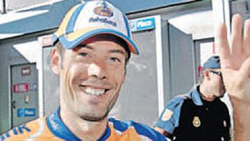 <b>TRIPLETE. </b>Óscar Freire muestra las etapas que lleva ganadas.