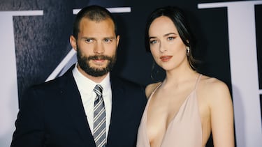 Una historia de mala relación, que no fue tan mala. Tras el rodaje de la primera película de la saga '50 sombras'. Salieron rumores de la mala relación entre ambos actores, que durante la promoción de la misma nadie lo desmintió. En 2022 Dakota Johnson afirmó que tiene relación de amistad con Jaime Dornan, que de los problemas que tuvieron durante el rodaje, ninguno fue personal del uno contra el otro. Y que tuvieron que tener una gran afinidad para grabar las escenas íntimas de la película.
