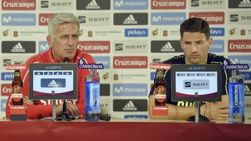 Vladimir Petkovic y Fabian Schar.