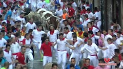 Trepidante encierro de los toros de Victoriano del Río en San Fermín