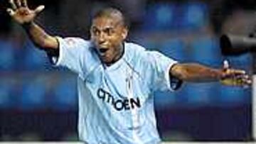 <B>SE SALE</B>. Catanha, pese haber aparcado a un lado su celebración de la gaviota, lleva seis goles en cuatro partidos y ya es pichichi.