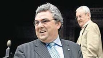 <b>CONVENCIDO. </b>Erkoreka trabaja para formar un grupo potente.