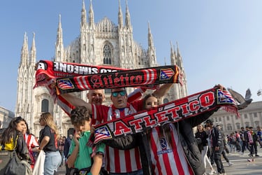 Un buen número de aficionados ha viajado a Milán para acompañar al equipo en la ida de los octavos de final de la Champions League ante el Inter. 