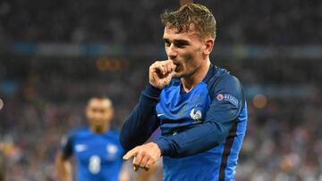 PARIS, FRANCE - JULY 03: Antoine Griezmann of France celebrates scoring his team's fourth goal during the UEFA EURO 2016 quarter final match between France and Iceland at Stade de France on July 3, 2016 in Paris, France. (Photo by Mike Hewitt/Getty Images)