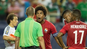 Action photo during the match Mexico vs Panama, corresponding of the Seminals of the CONCACAF Gold Cup 2015 at Georgia Dome Stadium, Atlanta, Georgia, in the photo: Roman Torres (PAN)
Foto de accion durante el partido Mexico vs Panama, Correspondiente a las Semifinales de la Copa Oro de la CONCACAF 2015, en el Georgia Dome Stadium, Atlanta, Georgia, en la foto: Roman Torres (PAN)
22/07/2015/MEXSPORT/Omar Martinez.