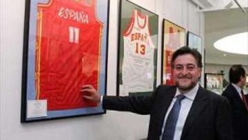 <b>FORO FERRÁNDIZ-AS. </b> El seleccionador español de baloncesto, Pepu Hernández, en la fundación Ferrándiz.
