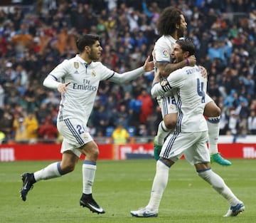 Real Madrid players go wild after Marcelo's goal