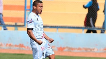 Real Garcilaso celebra un gol durante el Clausura 2017.