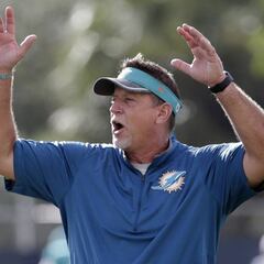 Ex coach de los Miami Dolphins deja atrás la cocaína para volver a la NFL