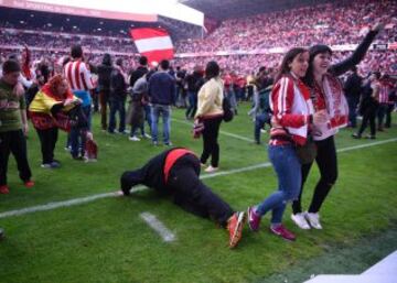 La alegría del Sporting tras conseguir la permanencia