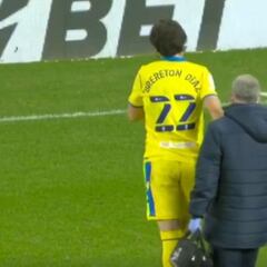 Así se lesionó Ben Brereton: ojo a cómo salió de la cancha