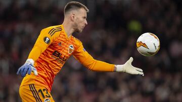 LONDON, ENGLAND - MAY 02: Goalkeeper Neto of Valencia during the UEFA Europa League Semi Final First Leg match between Arsenal and Valencia at Emirates Stadium on May 2, 2019 in London, England. (Photo by Visionhaus/Getty Images,)