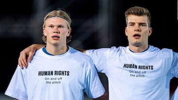 Erling Haaland se unió a la protesta junto a la selección de Noruega en la última Fecha FIFA, en la que portaron camisetas con la leyenda “Derechos Humanos, dentro y fuera del campo”.