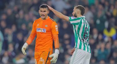 El defensa, junto a Vieites, fue uno de los jugadores clave para echar el cerrojo a la portería bética. Estuvo muy atento al corte y venció todos los duelos defensivos. Logró robar 13 balones e interceptar cinco. 
