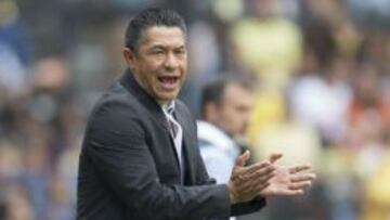 El timonel de las Águilas, en un duelo de la Liga MX.