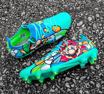 Jasir Asani, de la selecci¨®n de f¨²tbol de Albania luce estas botas especiales de Super Mario en la Eurocopa.
Tienen a Mario en un lado y Luigi en el otro, en un dise?o que ha gustado a propios y a extra?os.