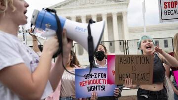 La Corte Suprema podría anular el precedente de Roe v. Wade y con ello revertir el derecho al aborto, pero, ¿qué es y porqué influye este caso? Aquí los detalles.