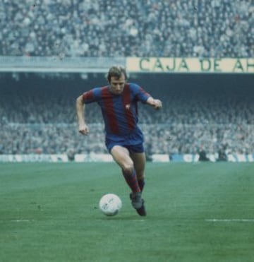 Debutó el 25 de abril de 1965 con el primer equipo, y jugó en el Barcelona hasta 1981. Como jugador ganó 1 Liga (73-74), 1 Recopa (78-79) y 4 Copas del Rey (67-68, 70-71, 77-78 y 80-81).