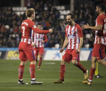 Griezmann celebra el 0-4 con Juanfran.


 

Foto: Rodolfo Molina