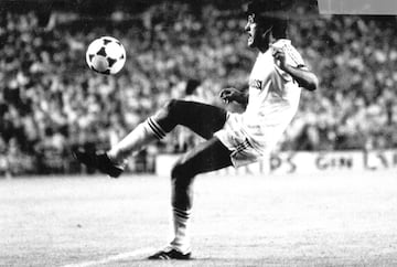Defendi¨® los colores del Real Madrid la temporada 1983-84.