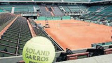 <b>TODO LISTO. </b>Federer se entrenó ayer en las pistas de Roland Garros.