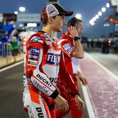 "Lorenzo está en Ducati solo porque le pagan un dineral"