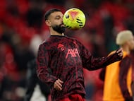 Soccer Football - Premier League - Liverpool v Newcastle United - Anfield, Liverpool, Britain - January 31, 2026 Liverpool's Mohamed Salah during the warm up before the match REUTERS/Phil Noble EDITORIAL USE ONLY. NO USE WITH UNAUTHORIZED AUDIO, VIDEO, DATA, FIXTURE LISTS, CLUB/LEAGUE LOGOS OR 'LIVE' SERVICES. ONLINE IN-MATCH USE LIMITED TO 120 IMAGES, NO VIDEO EMULATION. NO USE IN BETTING, GAMES OR SINGLE CLUB/LEAGUE/PLAYER PUBLICATIONS. PLEASE CONTACT YOUR ACCOUNT REPRESENTATIVE FOR FURTHER DETAILS..