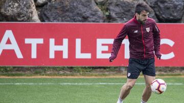 Beñat e Iñigo Martínez, listos para el partido ante el Celta