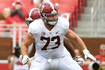 El tackle izquierdo de tercer año jamás se ha perdido un juego en su carrera de colegial. Esta temporada fue seleccionado como el mejor dentro de su posición en el All-America Team.