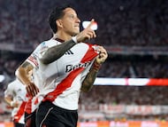 Sebastián Driussi celebra un gol con River.