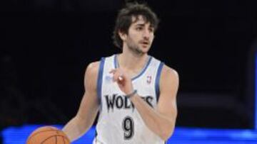 Ricky Rubio durante el partido celebrado esta noche en Houston.