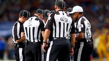 Los árbitros, uno de los elementos más importantes de la NFL.