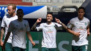 Soccer Football - Bundesliga - Schalke 04 v Werder Bremen - Veltins-Arena, Gelsenkirchen, Germany - May 30, 2020 Werder Bremen's Leonardo Bittencourt celebrates after scoring their first goal, as play resumes behind closed doors following the outbre