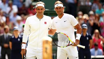 Roger Federer y Rafa Nadal posan antes de la semifinal de Wimbledon 2019.