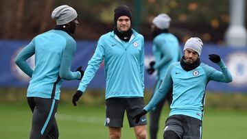 EPA3955. COBHAM (REINO UNIDO), 04/12/2017.- Los jugadores del Chelsea participan en un entrenamiento en el centro Cobham, Cobham (Reino Unido) hoy, 4 de diciembre de 2017. El Chelsea se enfrentará mañana al Atlético de Madrid en el partido del grupo C perteneciente a la Liga de Campeones. EFE/ Gerry Penny