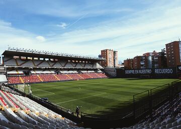 Todo preparado en el Estadio de Vallecas para recibir al Real Madrid.