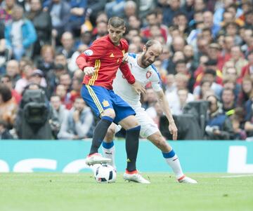 Debutó con la selección absoluta en un partido de clasificación para la Eurocopa de 2016 contra Bielorrusia en Huelva, el día 15 de noviembre de 2014. Durante el torneo europeo fue el delantero titular para Del Bosque en los 3 partidos que disputó la selección (anotó tres goles).