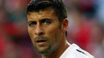 <b>FUERZA Y TÉCNICA. </b>Walter Samuel dice que si tiene que mandar el balón a la tribuna no debee avergonzarse.