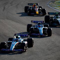 Alonso y Ocon: “Este año casi me lleva varias veces contra el muro”