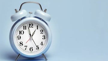 Este domingo 9 de marzo inicia el horario de verano en Estados Unidos. Te explicamos si debes adelantar o atrasar tu reloj.