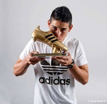 James Rodríguez con el Botín de Oro de Brasil 2014