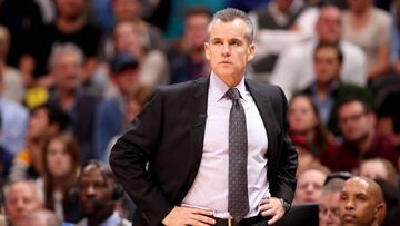 Los Bulls anunciaron ayer martes la contrataci&oacute;n del entrenador Billy Donovan, quien hasta hace trece d&iacute;as dirig&iacute;a a los Thunder, en sustituci&oacute;n de Jim Boylen