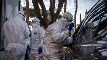 Italia es el país con más fallecimientos por coronavirus en el mundo y para evitar que siga subiendo la cifra, preveen que el confinamiento debe aumentar.